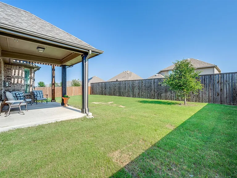 230 Fox Crossing Ln — Photo 18