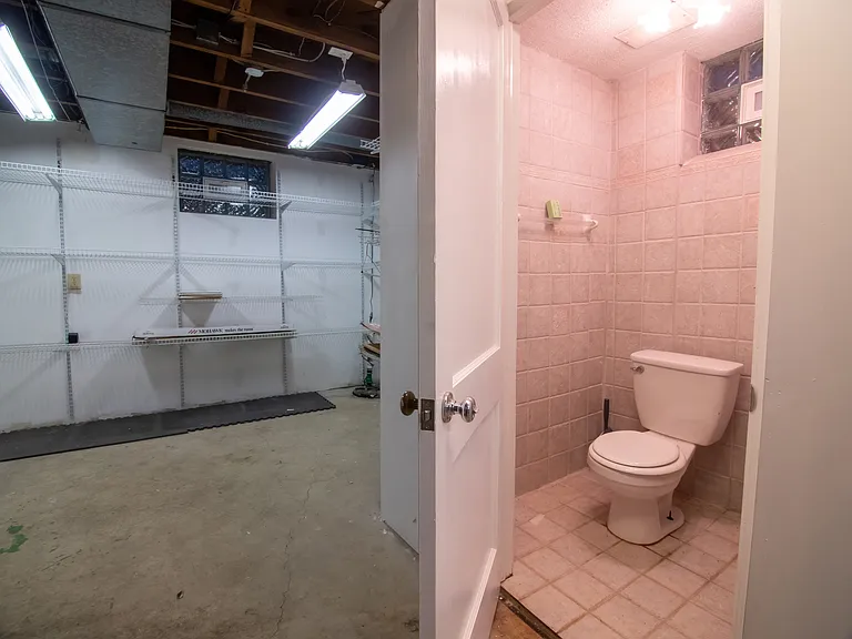 2861 Wellesley Dr — Photo 28