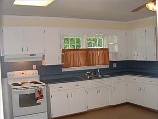 2nd image of 1005 Taylor St