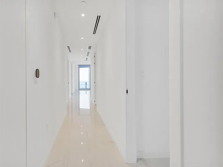 300 Biscayne Boulevard Way #4 — Photo 17