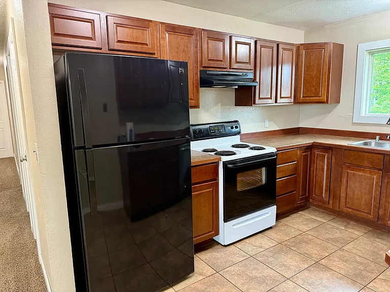 400 Dailey Ave #8 — Photo 3