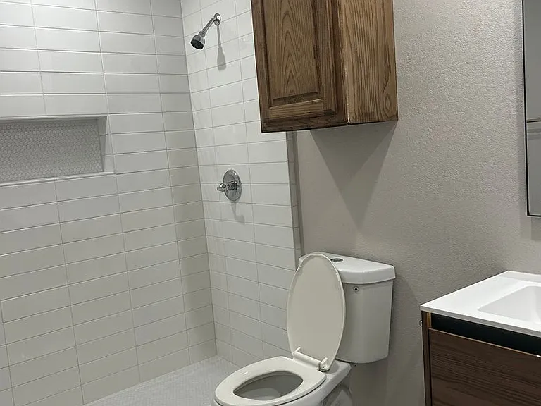 2940 S Hills Ave — Photo 5