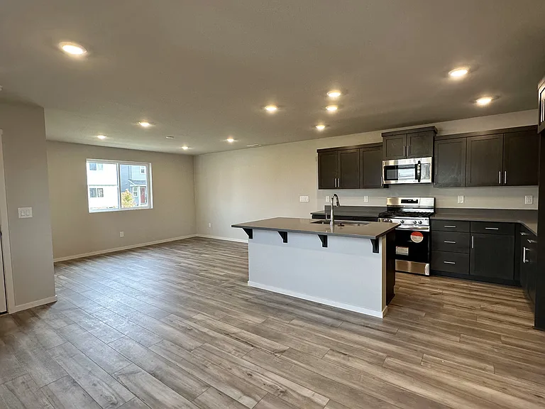 602 Pickering Ln — Photo 4
