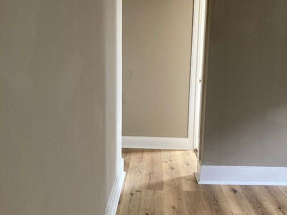5th image of 706 E Jackson St APT 2