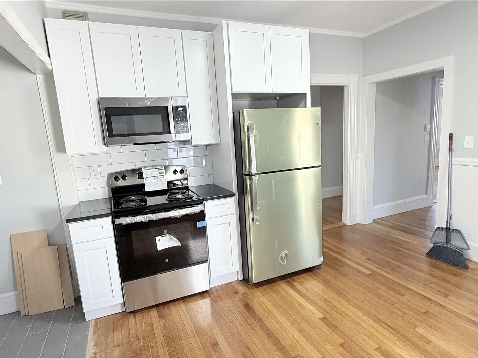 3 bed, 1200 sqft, $3,900 — Photo 2