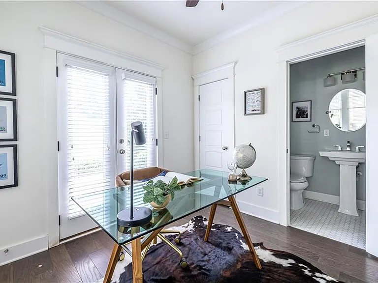1002 Braeburn Ln — Photo 3