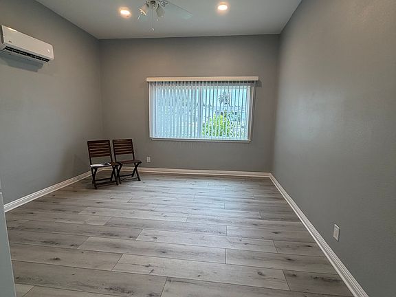 5th image of 23242 Victory Blvd