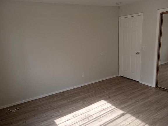 3rd image of 9926 1/2 Anzac Ave #1/2