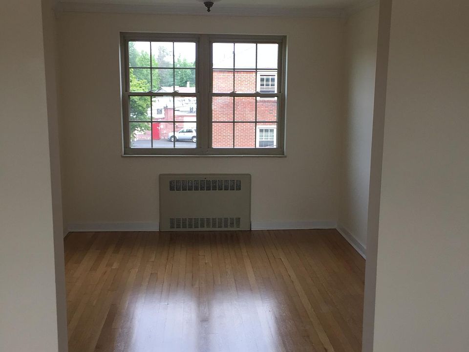 1st image of 454 Bernhardt Dr APT 5