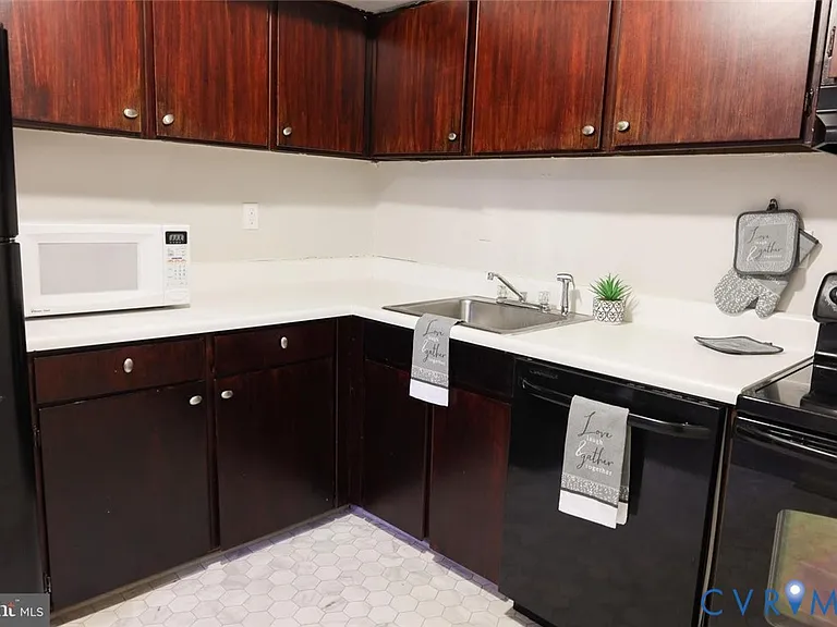 3221 Hunters Mill Dr — Photo 4