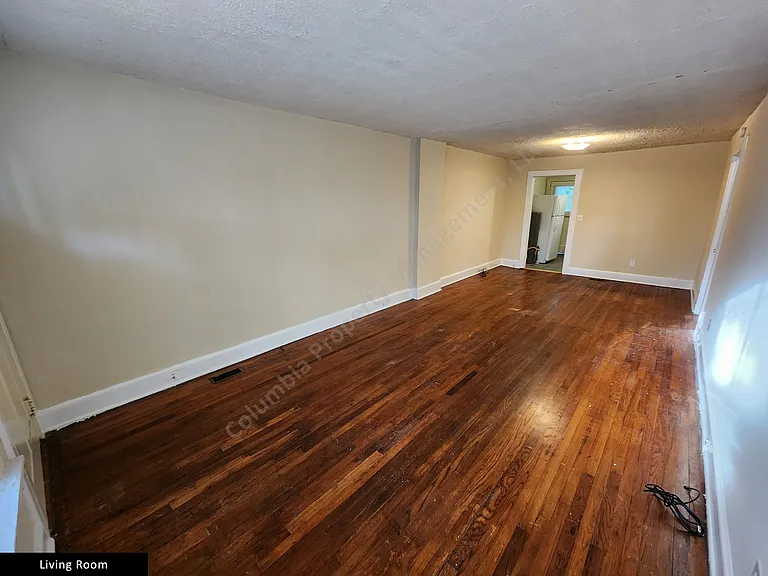 1419 McArthur Ave — Photo 4