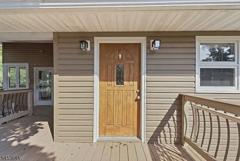 2 bed, 1.0 bath, $2,850 — Photo 2