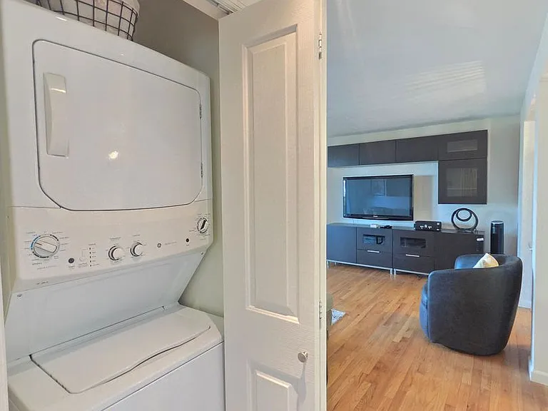 202 E Rockwood Blvd #2 — Photo 24