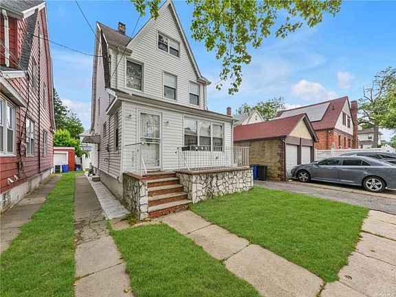 3rd image of 18819 Tioga Dr