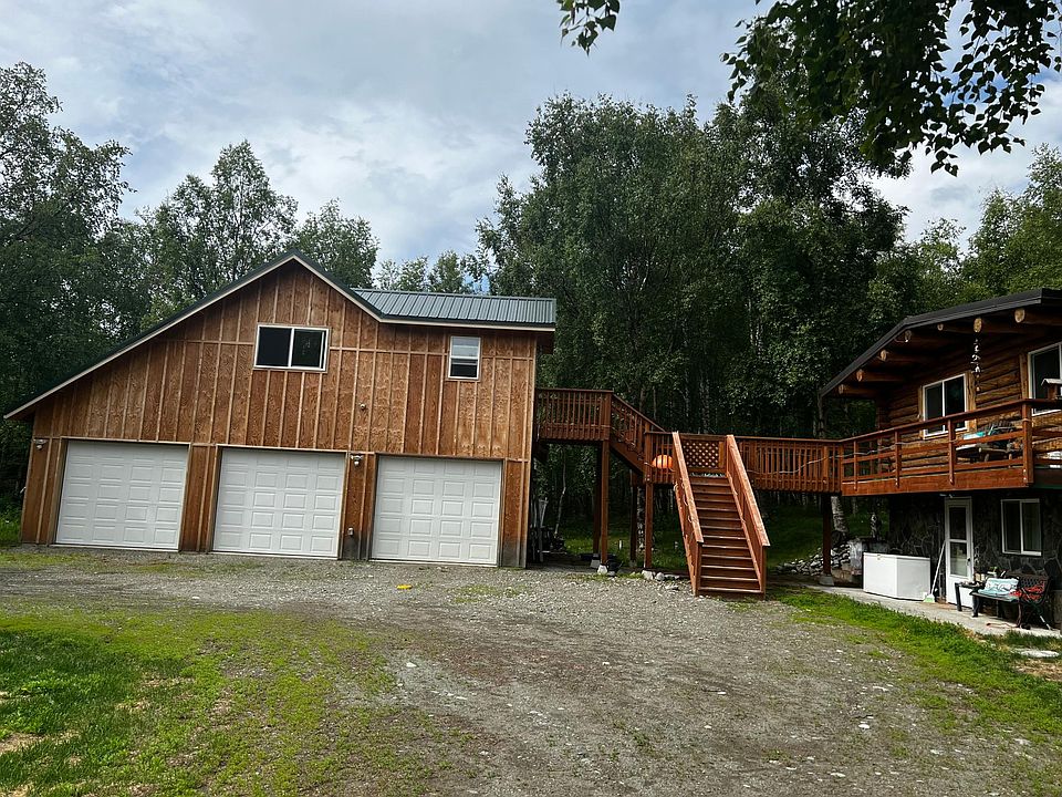 studio apartment above garage, and shared deck