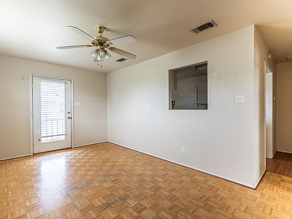 4th image of 520 Liveoak St