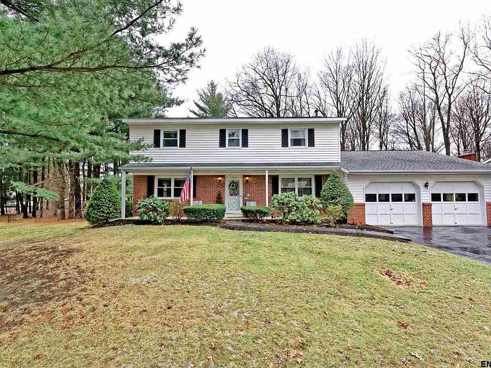 1st image of 14 Pinehurst Dr