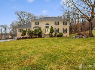 17 Pleasant Village Dr, Succasunna, NJ 07876