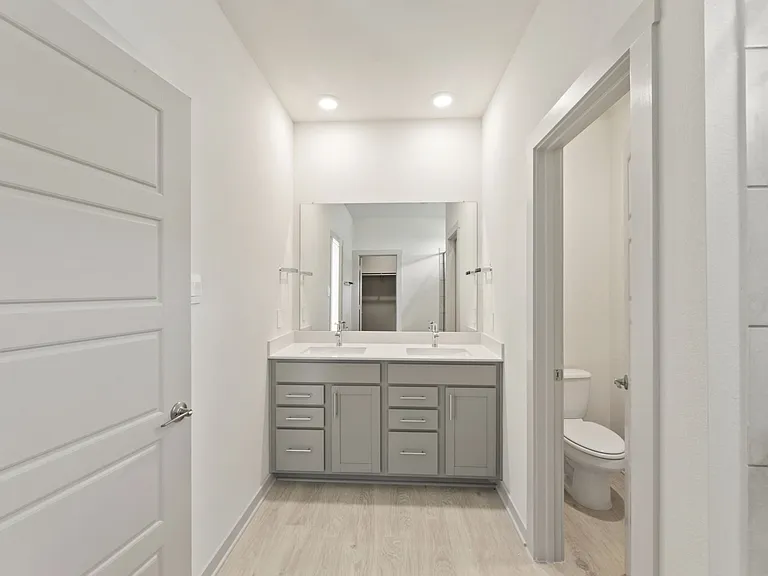 237 Ashford St — Photo 17
