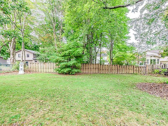 4th image of 3917 Buckingham Dr