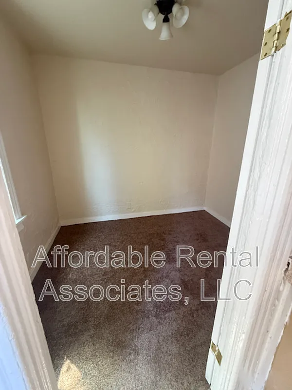 2 bed, 1.0 bath, $811 — Photo 1