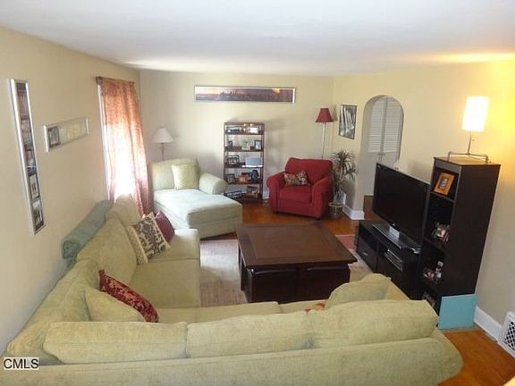 3rd image of 181 Parkway Dr