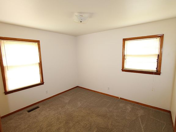 5th image of 409 W Adams St
