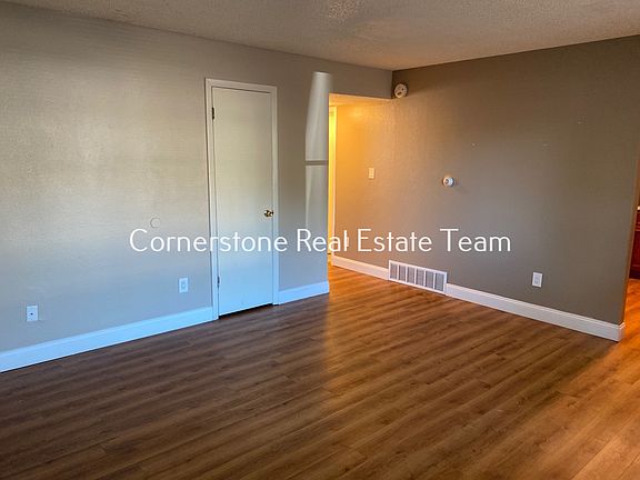 3rd image of 1021 Delaware Dr #2