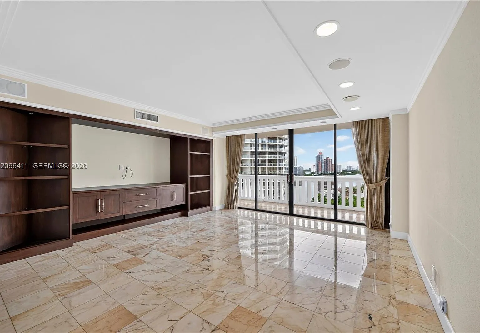 3000 Island Blvd — Photo 3