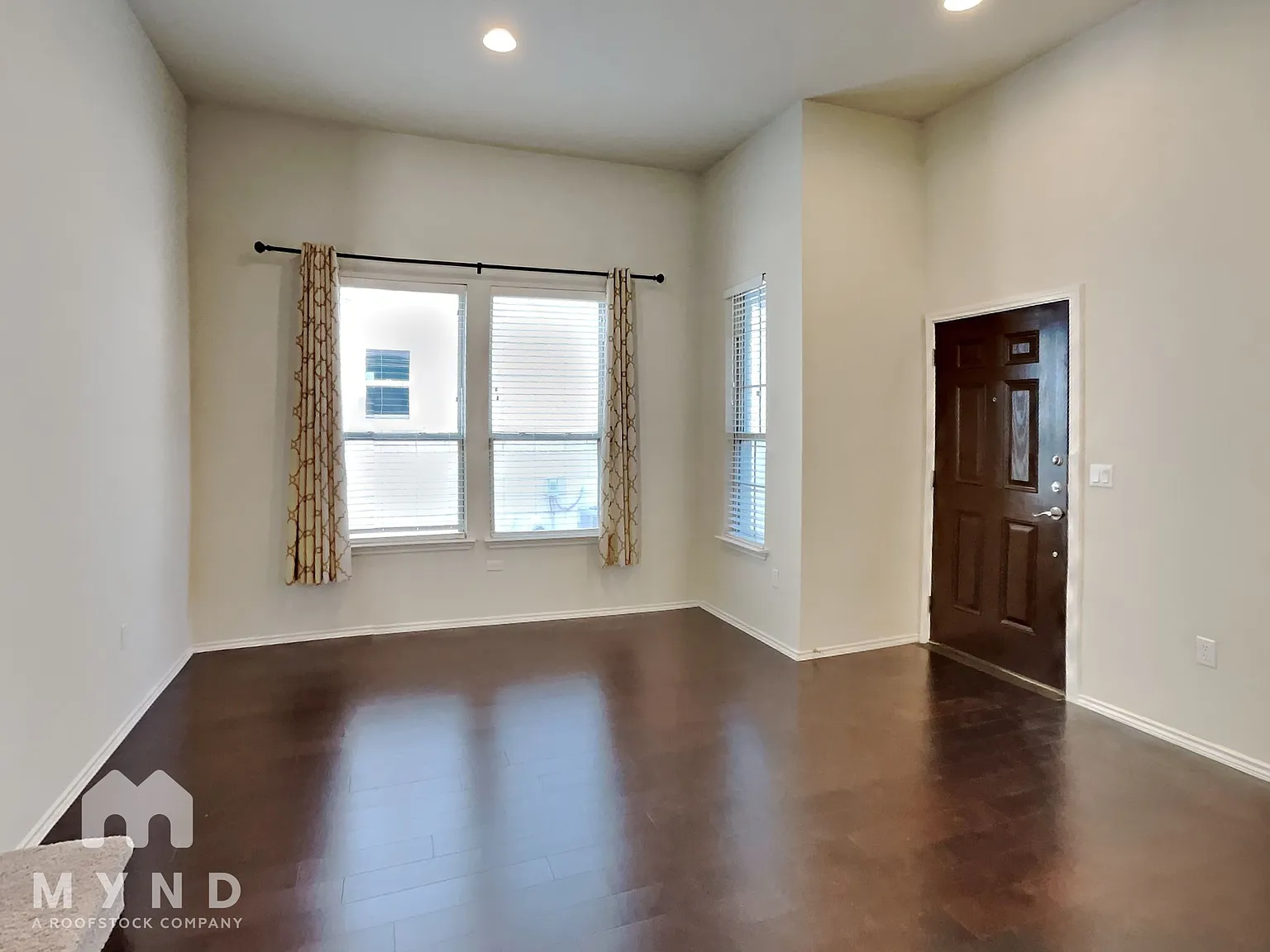 3 bed, 2.5 bath, 1896 sqft, $2,469 — Photo 2