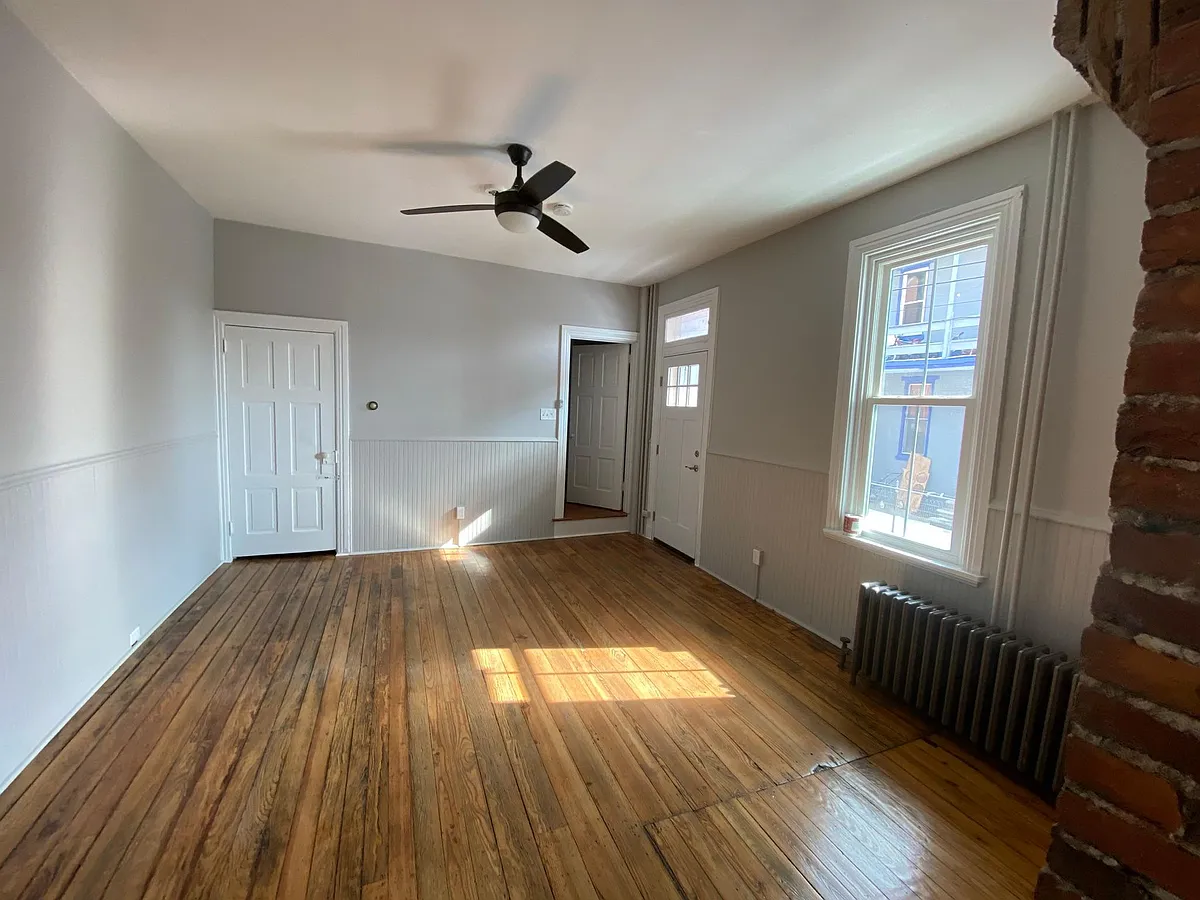 Building Photo - 130 N 3rd St #2