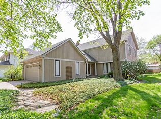 1015 Creekside Cir, Naperville, IL 60563