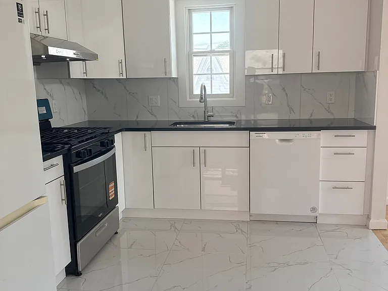 322 Baldwin Ave #3 — Photo 6