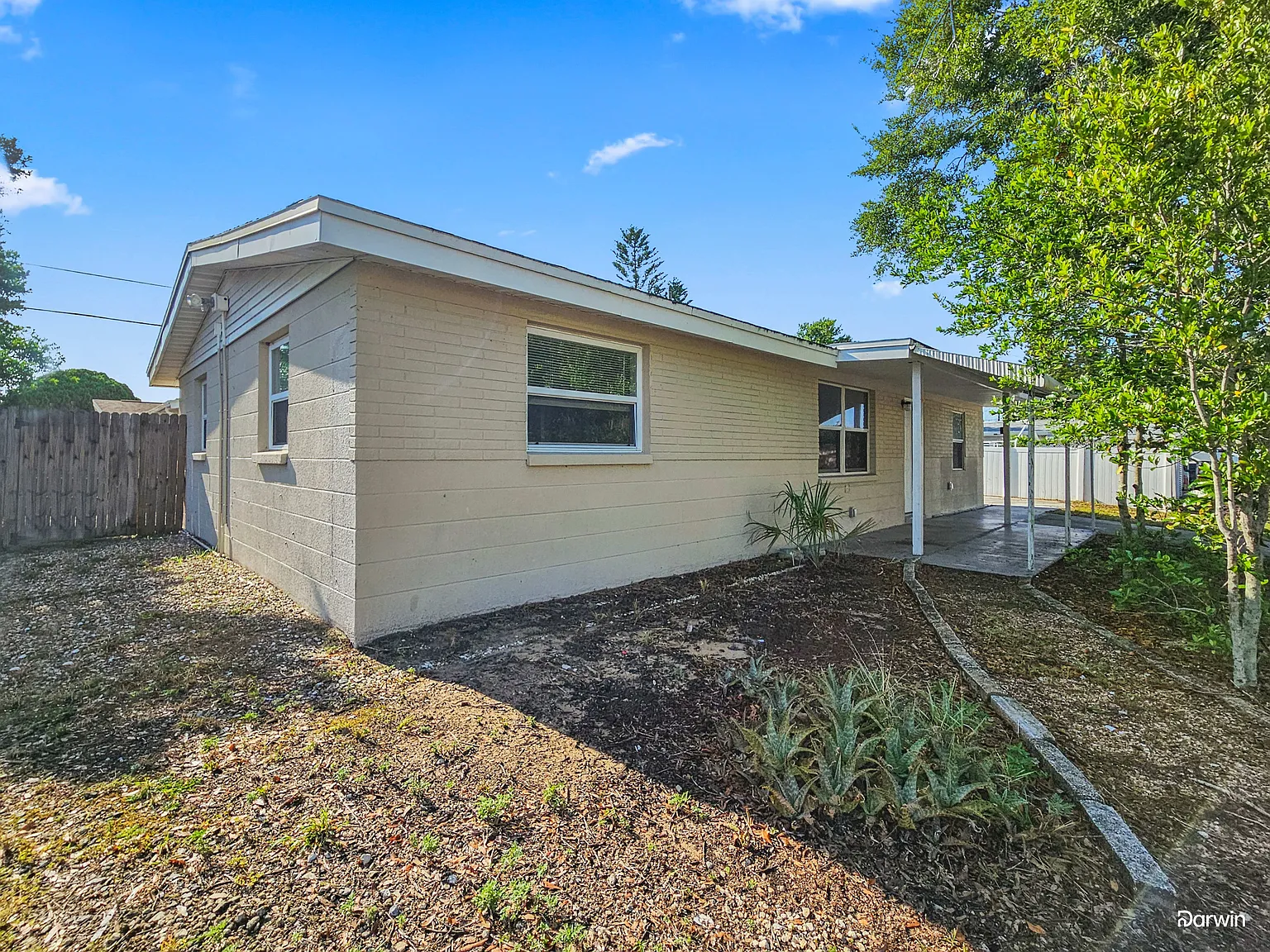 3 bed, 1.0 bath, 1428 sqft, $1,750 — Photo 1