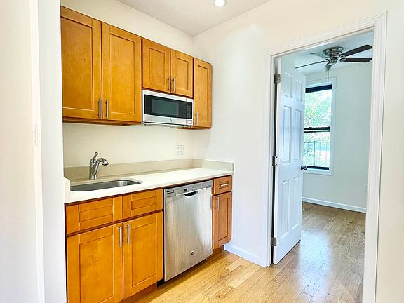 3rd image of 239 W 15th St APT 5RE