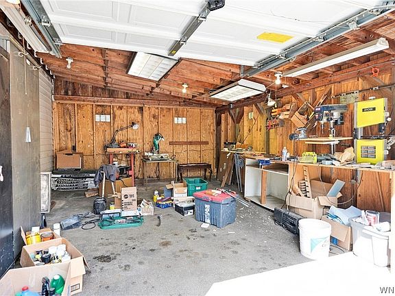 5th image of 831 Stolle Rd