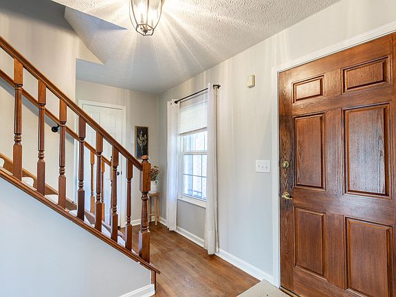 4th image of 799 Crocus Ln