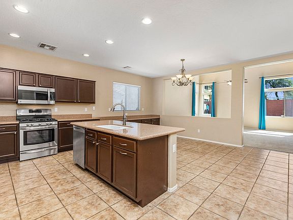 4th image of 1339 E Cassia Ln