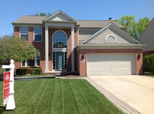 3338 Glacier Dr, Lake Orion, MI
