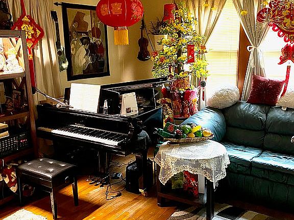 Livivg room with inst.