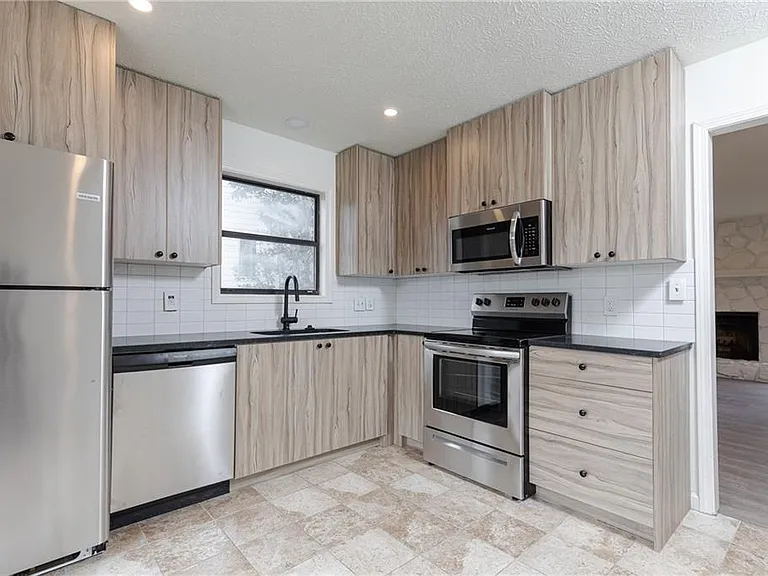 1601 Walker St SE #B — Photo 7