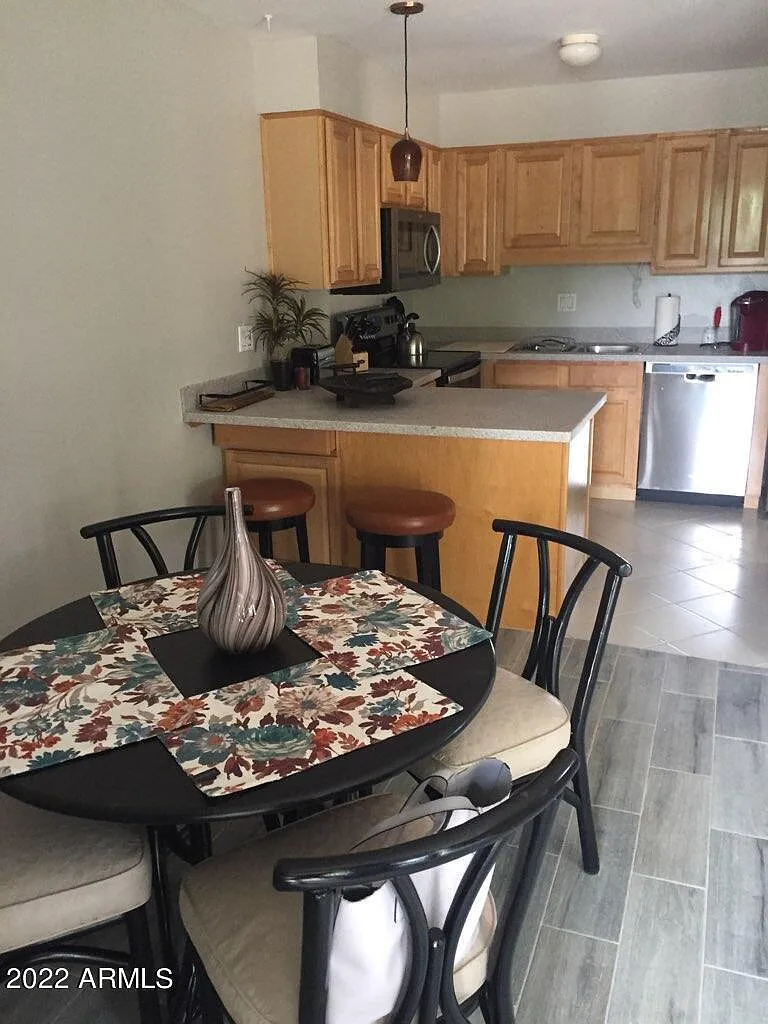 1 bed, 1.0 bath, 805 sqft, $1,650 — Photo 2