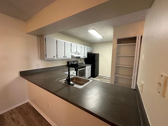 3rd image of 658 Kenwick Cir APT 205