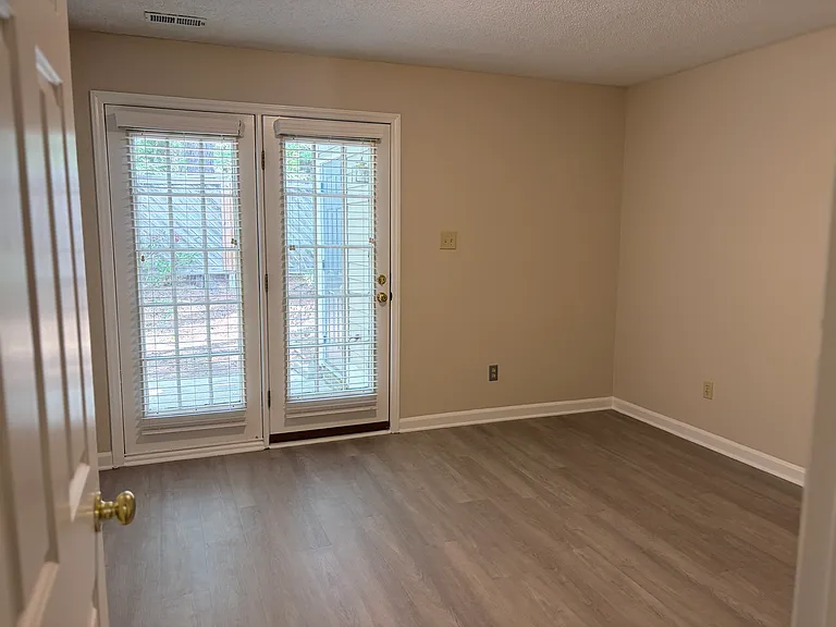 33 Forest Green Dr — Photo 8