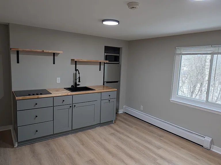 242 Commercial St — Photo 16