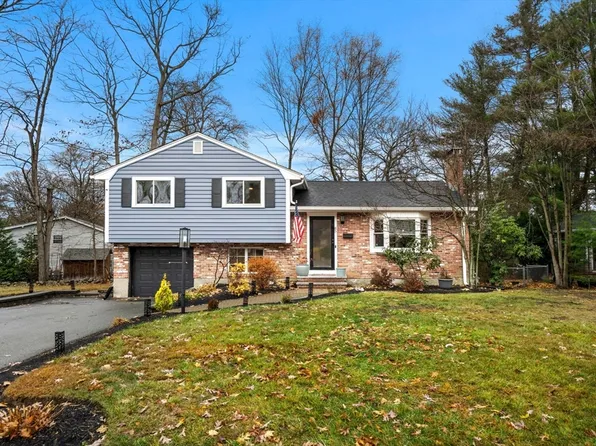 85 Chickering Rd, Dedham, MA 02026