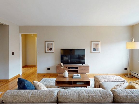 4th image of 2410 W Farragut Ave APT 3B