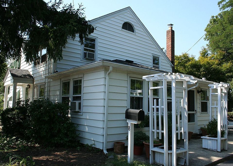 Side Entry to Welcom Guests!