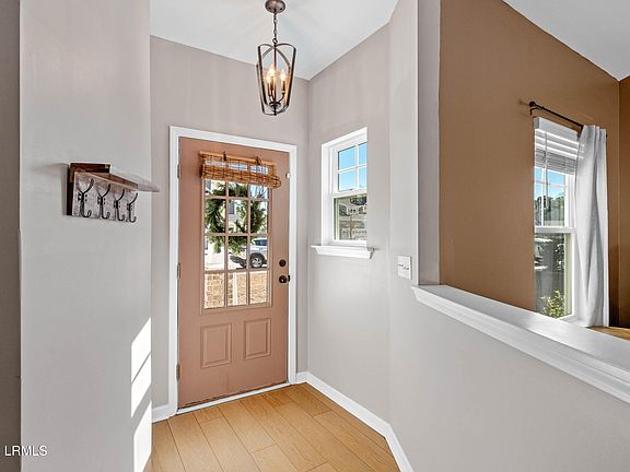 3rd image of 158 Thistle Lane