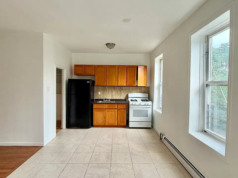10615 Guy R Brewer Blvd #3